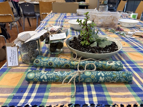 Making Low waste gift 2.JPG